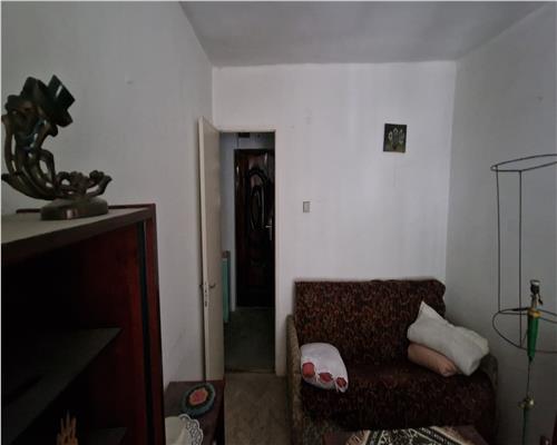 De Vz.  APART. 1 Camera, et 3 in spate la CROLUX