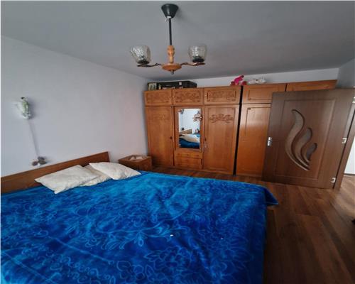 De VANZ. APART 2 cam, Et. 3 din 3 , 51mp., liber